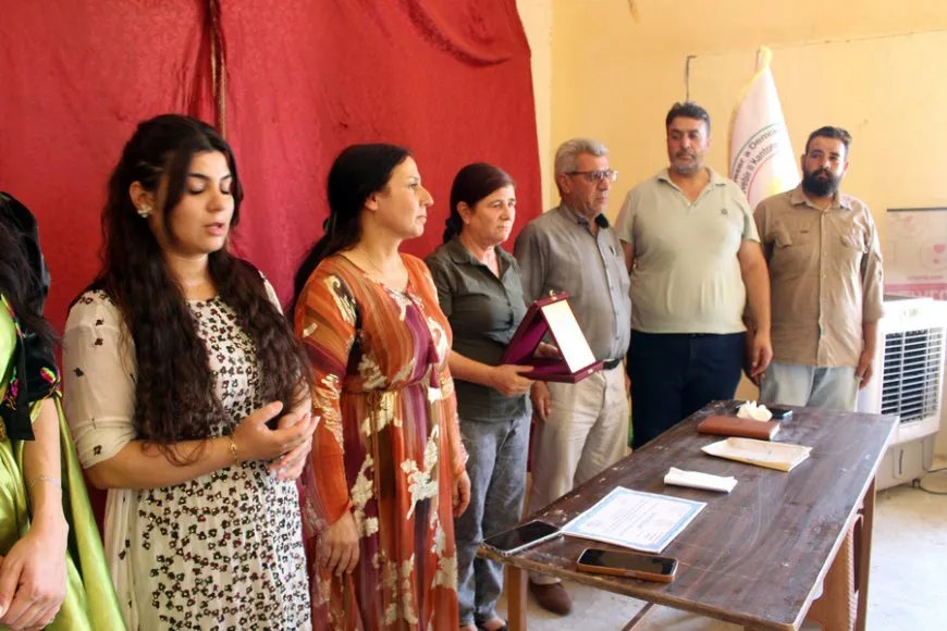 أكاديمية الشهيدة عبير في تل براك تخرج الدفعة الأولى من معلميها