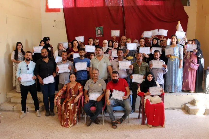 أكاديمية الشهيدة عبير في تل براك تخرج الدفعة الأولى من معلميها