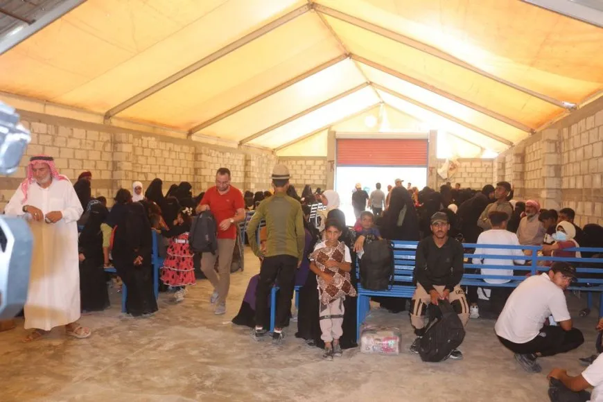 أكثر من 850 عراقياً يغادرون مخيم الهول عائدين إلى بلادهم