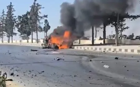طائرة مسيّرة مجهولة تستهدف سيارة على طريق مطار حلب الدولي