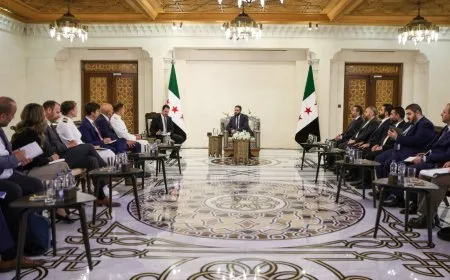 تصريحات متباينة حول لقاء قائد القيادة المركزية الأميركية ومسؤولي الحكومة الانتقالية