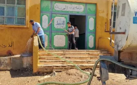 مبادرة لتنظيف المدارس في الرقة تزامناً مع فعاليات "يوم الكومين"