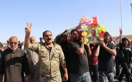 تشييع جثمان مقاتل من قسد إلى مثواه الأخير في الطبقة