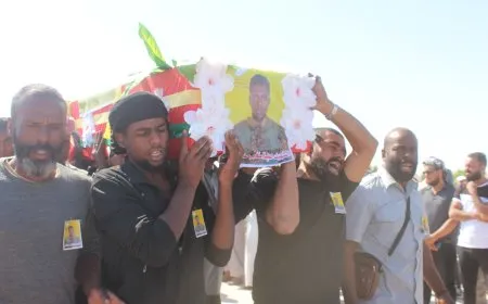جثمان مقاتل من قسد يوارى الثرى في تل كوجر