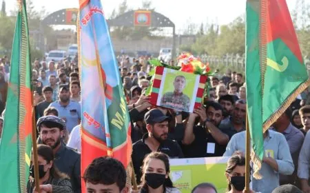 تشييع جثمان مقاتل من قسد في كوباني