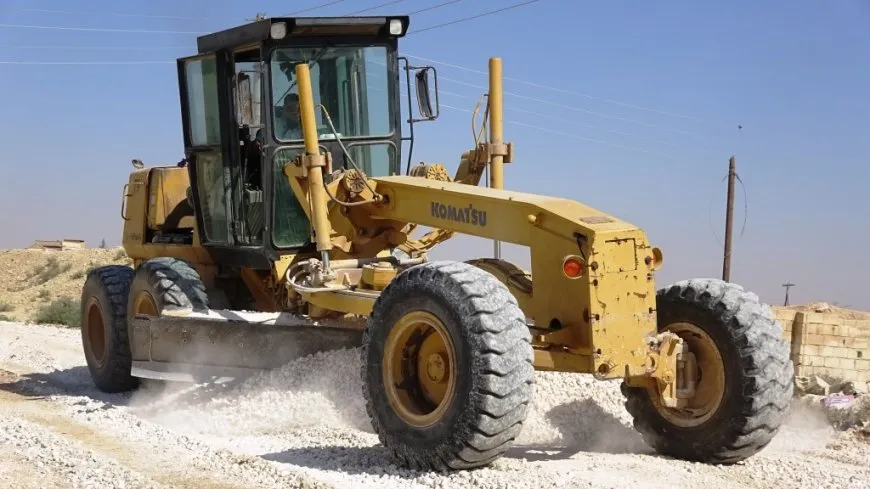 البدء بتأهيل الطرق في مدينة عين عسى وريفها