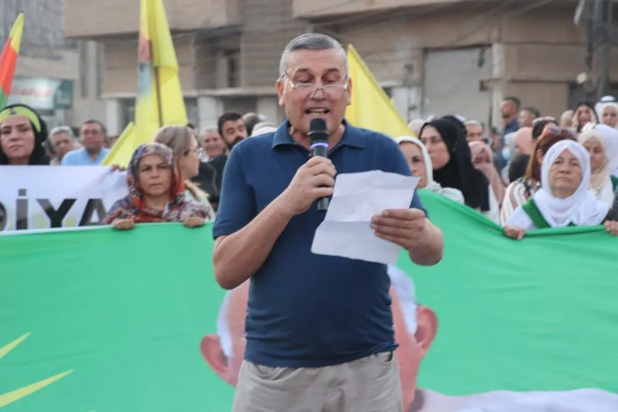 أهالي قامشلو يطالبون بالحرية الجسدية للقائد عبد الله أوجلان في يوم السلام العالمي