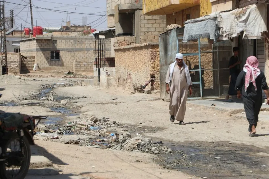 احتجاج في قرية بريف الحسكة يطالب بحل مشكلات الصرف الصحي