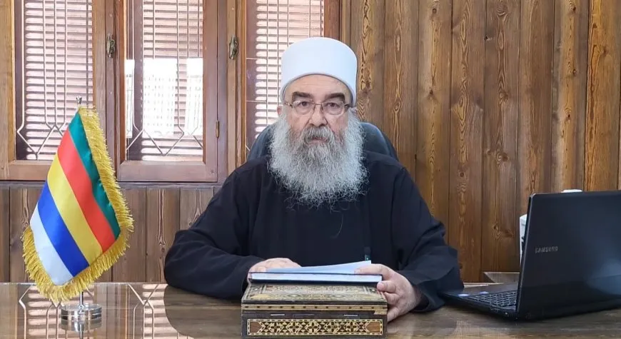 حكمت الهجري يؤكد التمسك بحق تقرير المصير ويطالب بالإفراج عن المخطوفين