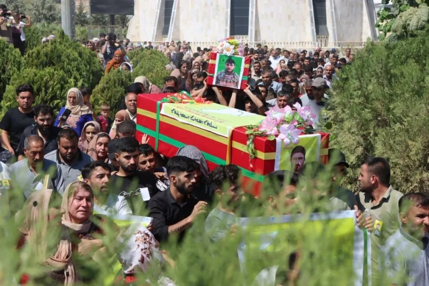 تشييع جثمانَي مقاتلَين من قسد في كوباني