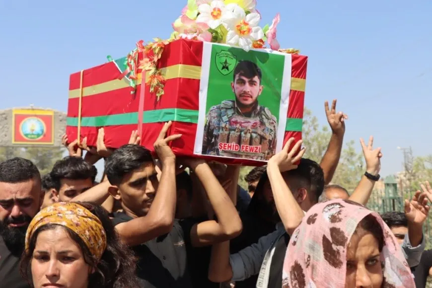 تشييع جثمانَي مقاتلَين من قسد في كوباني