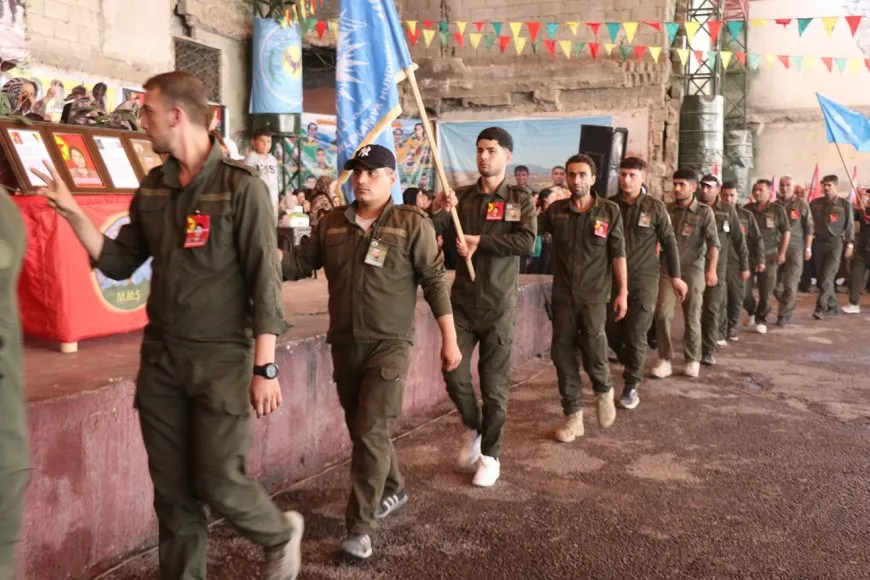 تقديم واجب العزاء لذوي شهيدين في حلب