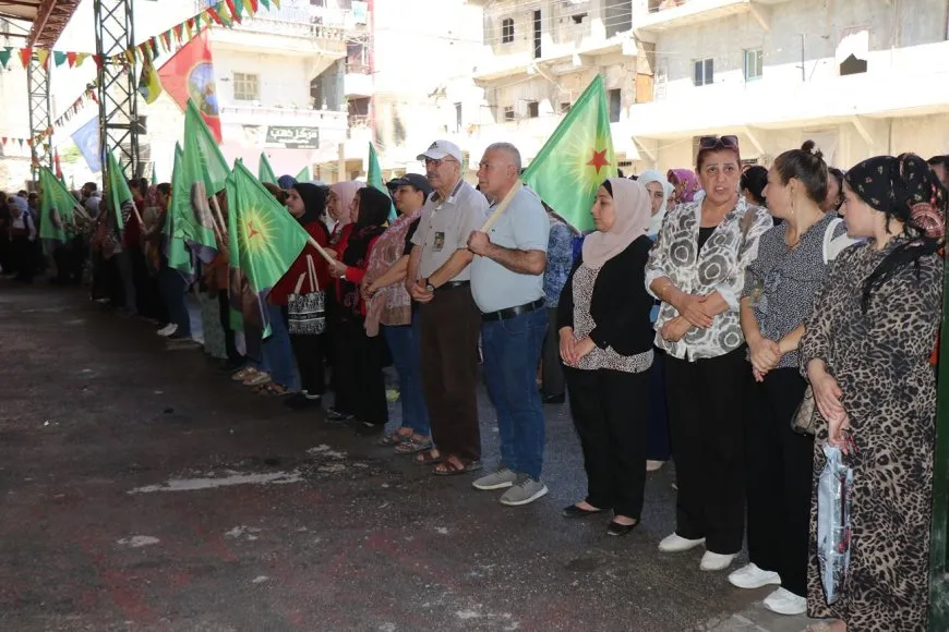 تقديم واجب العزاء لذوي شهيدين في حلب