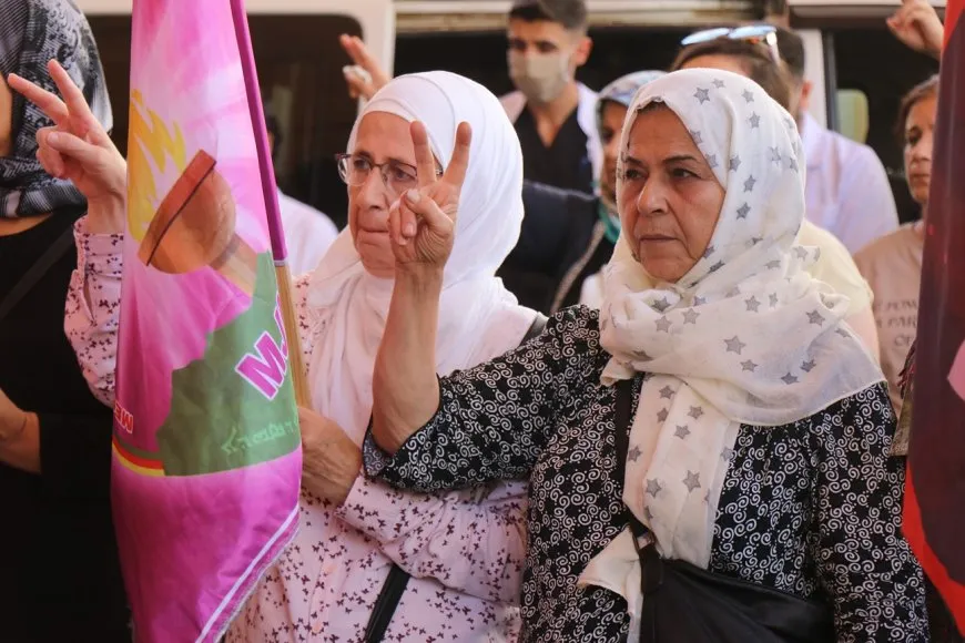 تقديم واجب العزاء لذوي شهيدين في حلب