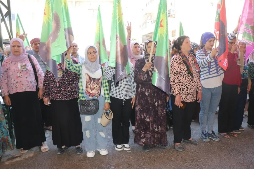 تقديم واجب العزاء لذوي شهيدين في حلب