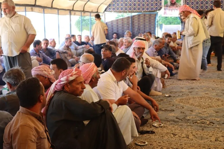 تقديم واجب العزاء لذوي مقاتل من قسد في كوباني