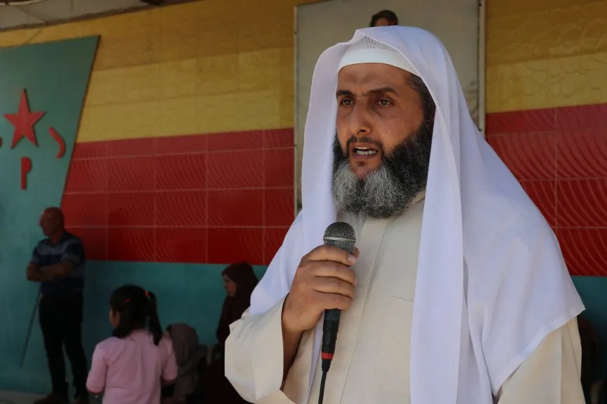 أهالي قامشلو يشيعون جثمان مقاتل من قسد بمراسم مهيبة