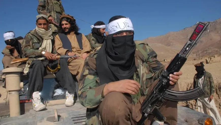 مقتل 12 جندياً باكستانياً في هجوم لطالبان على الحدود مع أفغانستان