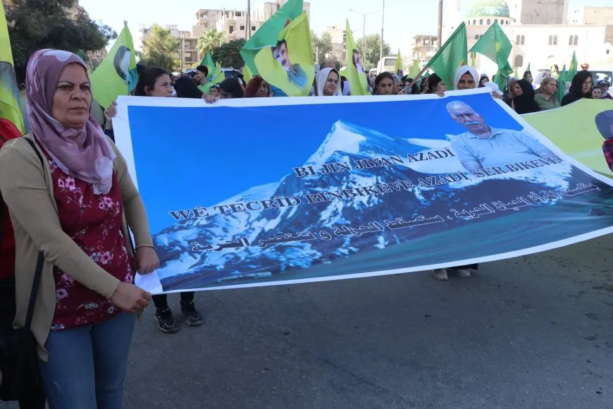 أهالي حلب: مقاومة القائد أفشلت جميع المؤامرات ومهدت الطريق أمام السلام