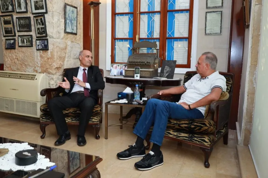 ممثل الإدارة الذاتية في لبنان يلتقي رئيس الحزب الديمقراطي اللبناني طلال أرسلان