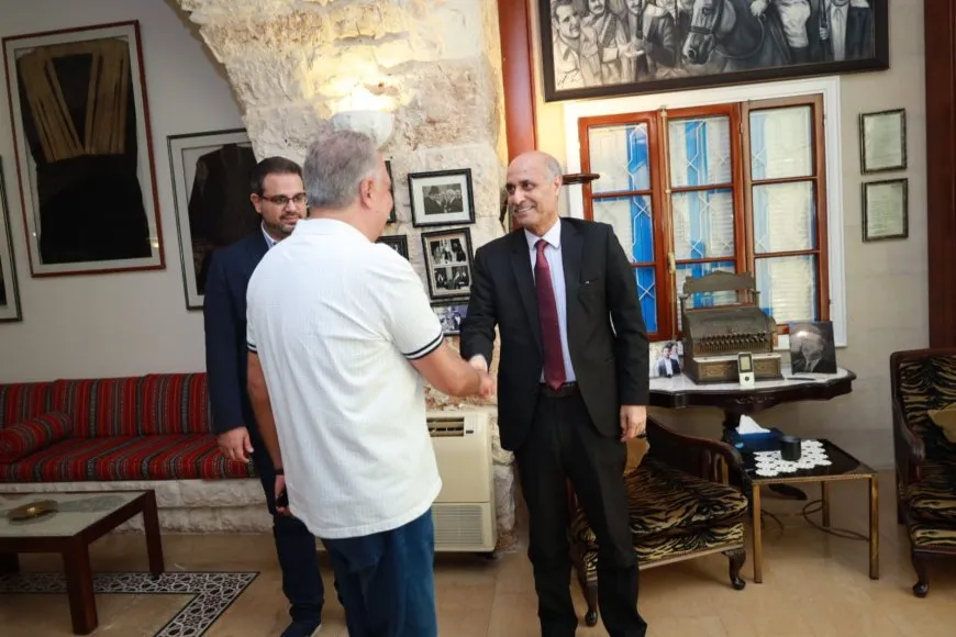 ممثل الإدارة الذاتية في لبنان يلتقي رئيس الحزب الديمقراطي اللبناني طلال أرسلان