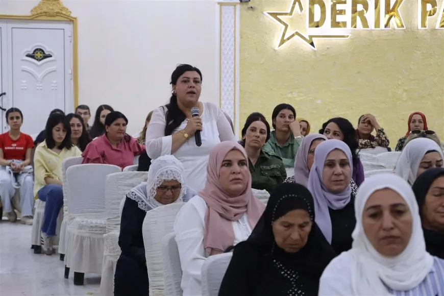 كونفرانس للكومينات في ديرك يبحث تطوير دورها في بناء مجتمع ديمقراطي