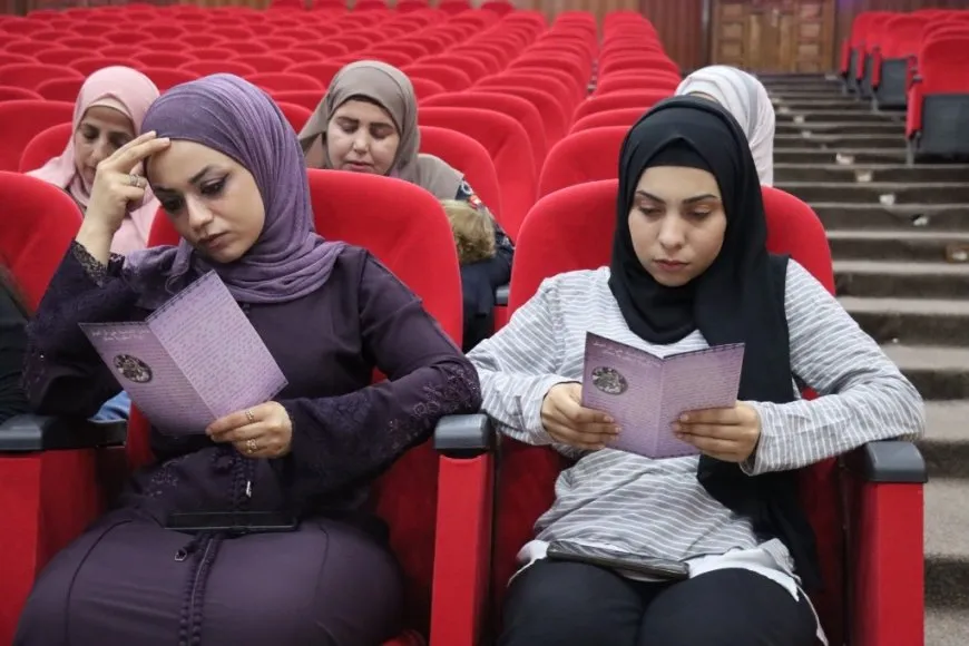 توزيع بروشور في الطبقة للمطالبة بحرية القائد عبد الله اوجلان
