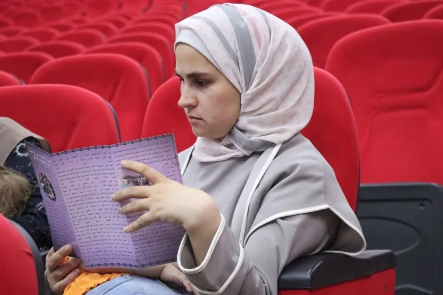 توزيع بروشور في الطبقة للمطالبة بحرية القائد عبد الله اوجلان