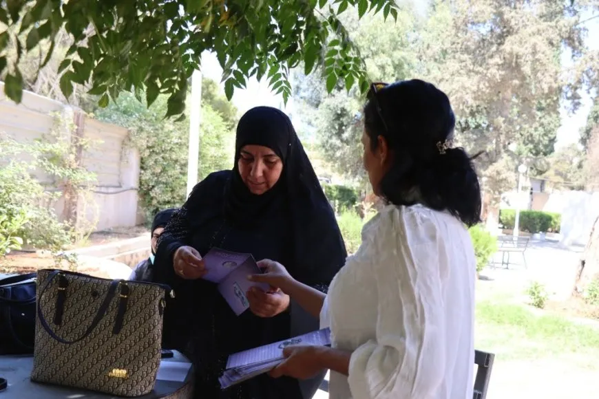 توزيع بروشور في الطبقة للمطالبة بحرية القائد عبد الله اوجلان