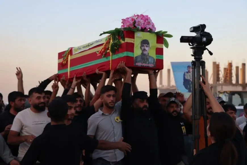تشييع جثمان مقاتل من قسد في كوباني
