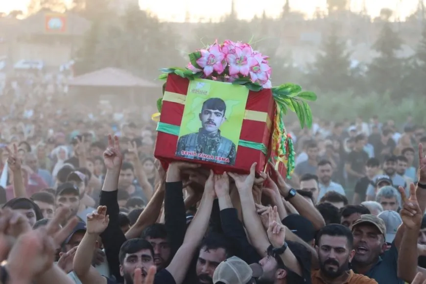 تشييع جثمان مقاتل من قسد في كوباني