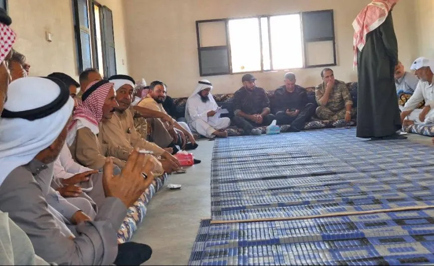 شيوخ ووجهاء عشائر دير الزور يتسلمون رسالة القائد