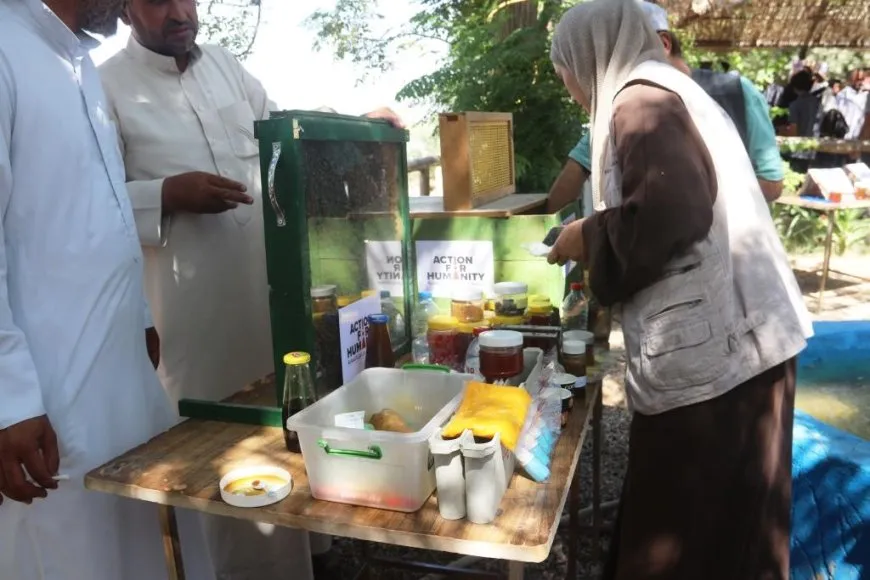 معرض لمنتجات النحل في ريف دير الزور بمشاركة نحالين ونحالات