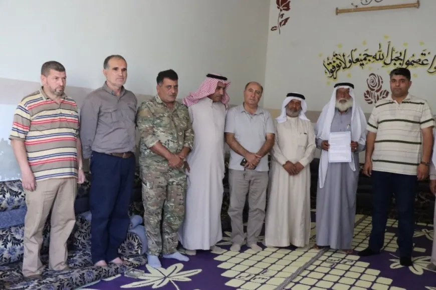مجلس الأعيان والمجلس الديني في الطبقة يسلّمان رسالة القائد للعشائر