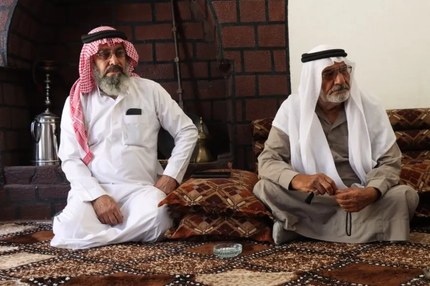 مجلس الأعيان والمجلس الديني في الطبقة يسلّمان رسالة القائد للعشائر