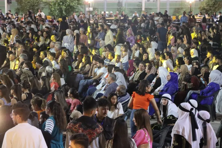 مهرجان الدبكات يتواصل: ثقافات الشعوب تمتزج