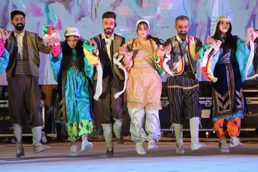 مهرجان الدبكات يتواصل: ثقافات الشعوب تمتزج