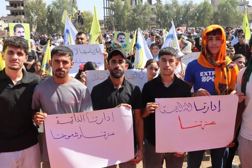 الآلاف في الجزيرة يؤكدون أن كفاحهم مستمر لبناء سوريا ديمقراطية لا مركزية 