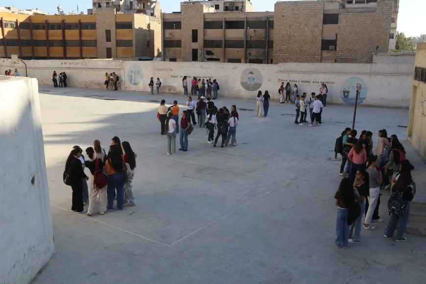 إقبال ملحوظ على مناهج الإدارة الذاتية الديمقراطية في حلب