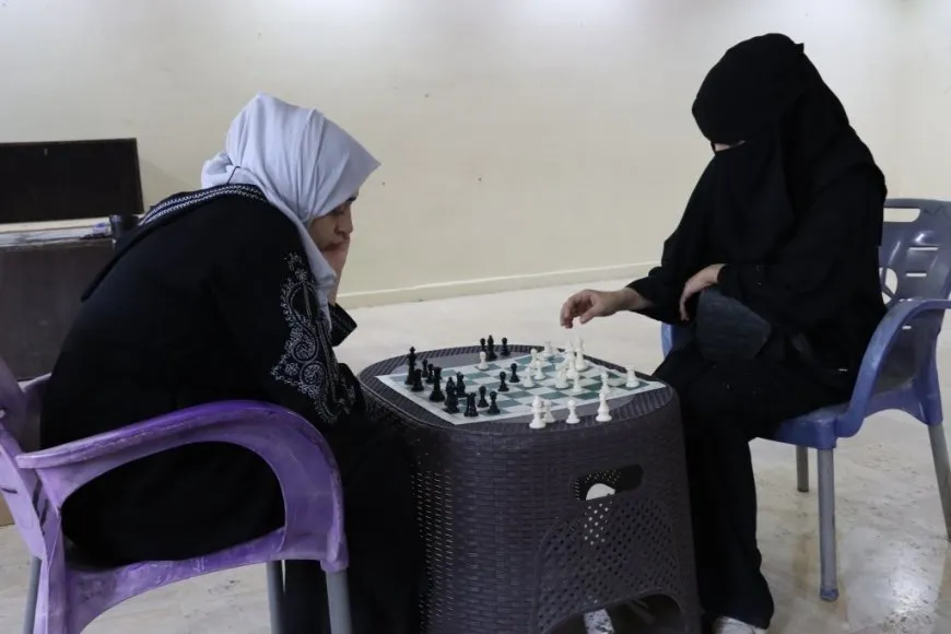 بطولة شطرنج مفتوحة في الطبقة بمشاركة واسعة من مختلف الفئات العمرية