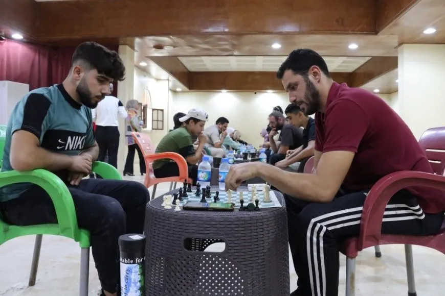 بطولة شطرنج مفتوحة في الطبقة بمشاركة واسعة من مختلف الفئات العمرية