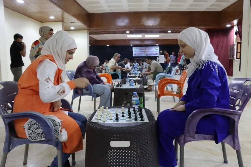 بطولة شطرنج مفتوحة في الطبقة بمشاركة واسعة من مختلف الفئات العمرية