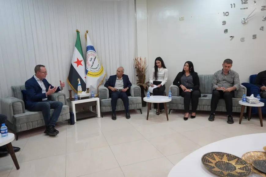 وفد أسترالي يزور إقليم شمال وشرق سوريا ويثني على جهود مكافحة الإرهاب