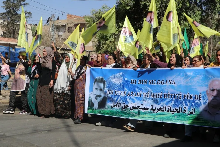 نساء مقاطعة الجزيرة تطالبن بالحرية الجسدية للقائد خلال مسيرة