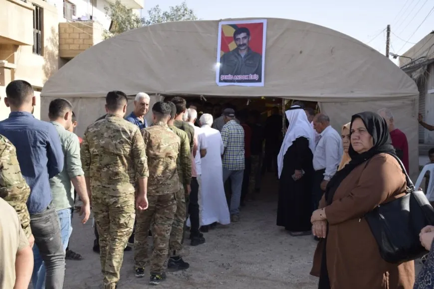 مراسم غيابية لمقاتل من قوات الدفاع الشعبي في الحسكة
