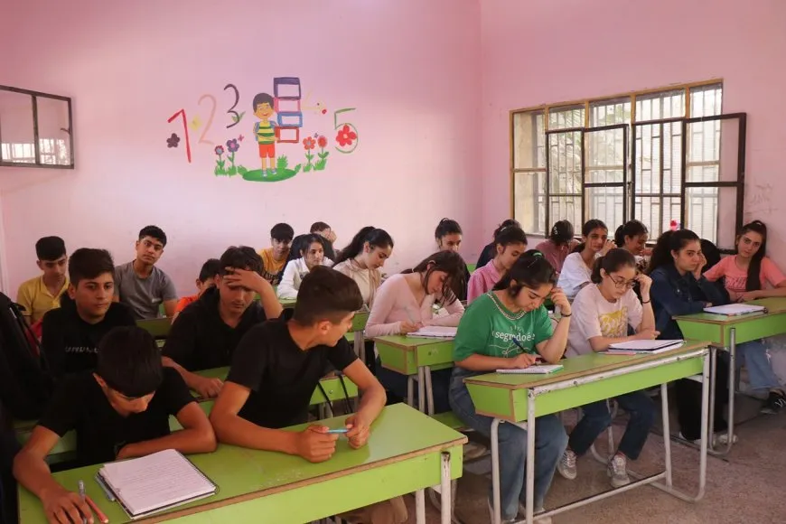 توزيع قرطاسية على 2500 طالب وطالبة بحيي الشيخ مقصود والأشرفية