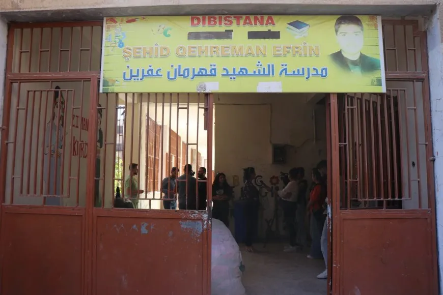 توزيع قرطاسية على 2500 طالب وطالبة بحيي الشيخ مقصود والأشرفية