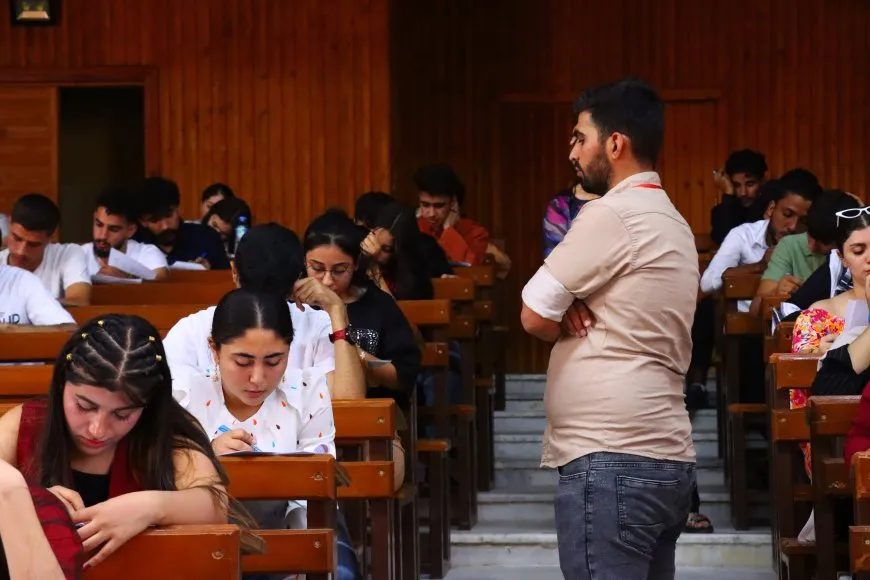 2320 طالباً وطالبة يتقدمون لامتحان القبول الجامعي