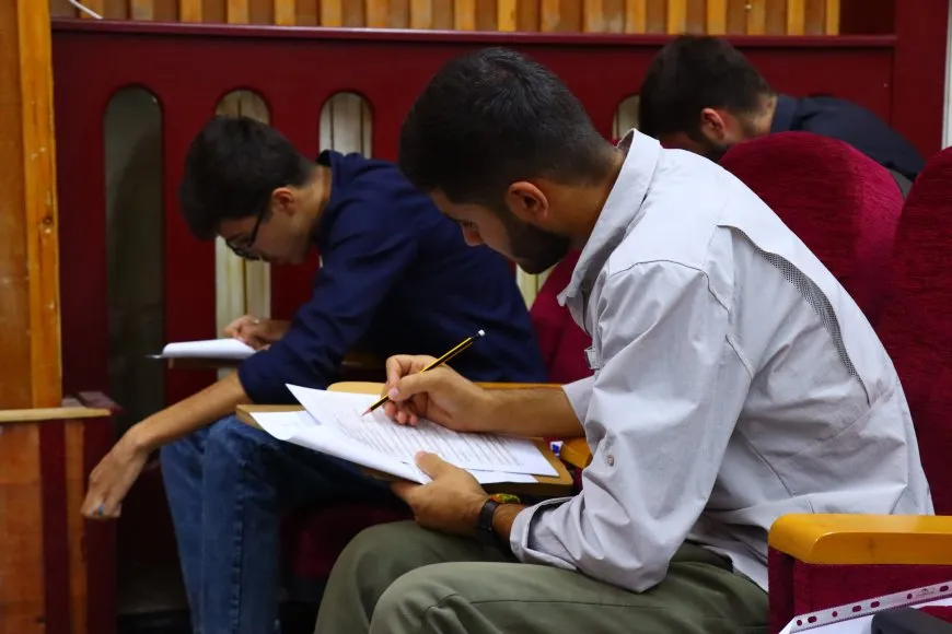 2320 طالباً وطالبة يتقدمون لامتحان القبول الجامعي