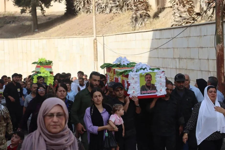 ‏تشييع جثامين 3 شهداء من قسد إلى مثواهم الأخير في ديرك